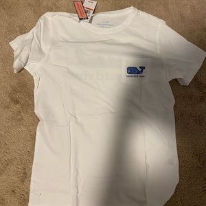 brand new vineyard vines tee